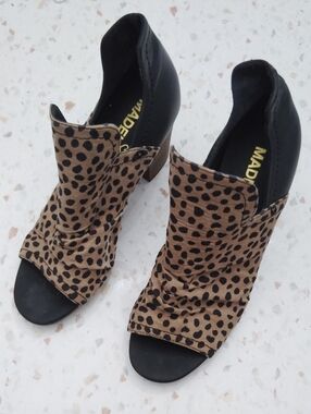 Madeline Black & Brown Leopard Peep-Toe Booties!! 🖤🤎